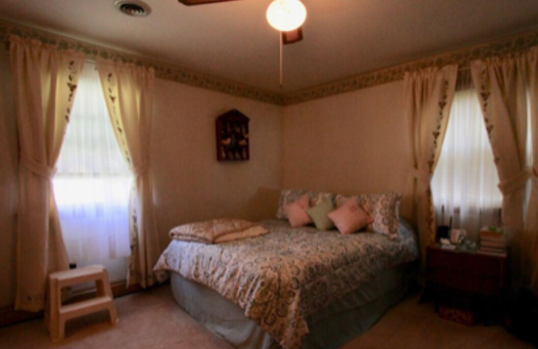 Building Photo - 122 Collins Ave