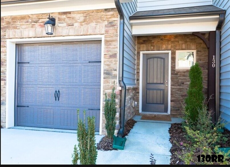 Building Photo - 130 Rubrum Dr