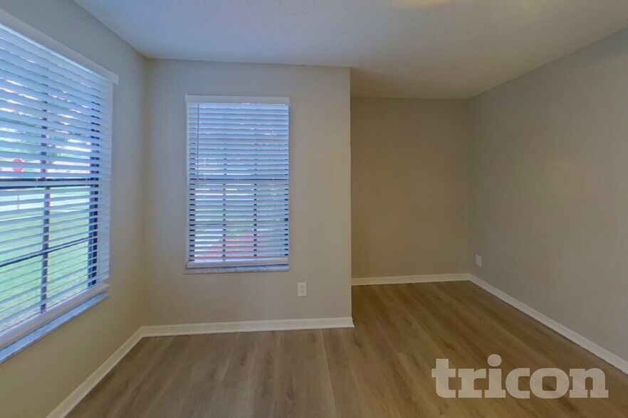 Building Photo - 15130 Heathridge Dr
