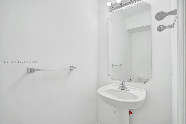 Building Photo - 757 NW 42nd Ave