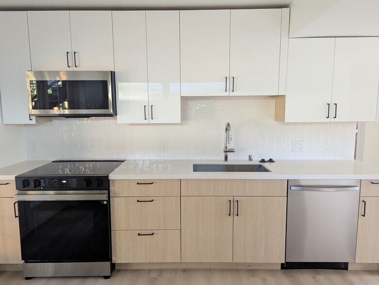 Building Photo - 603 N 179th St