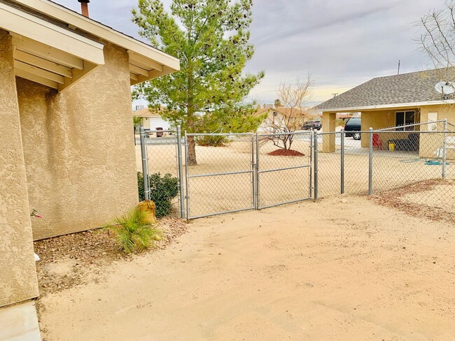 Building Photo - 5499 Mariposa Ave