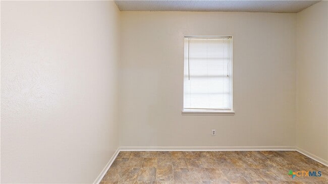 Building Photo - 911 S 27th St