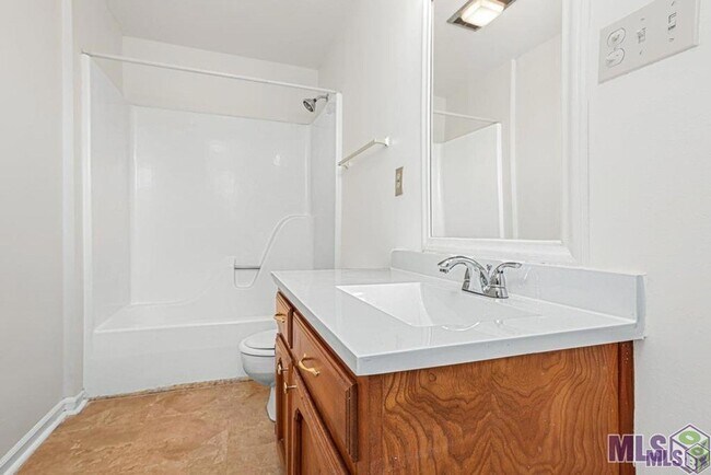 Building Photo - 4625 Parkoaks Dr