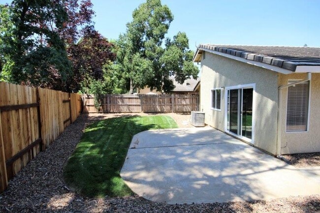 Building Photo - Galt 3 Bed 2 Bath Home