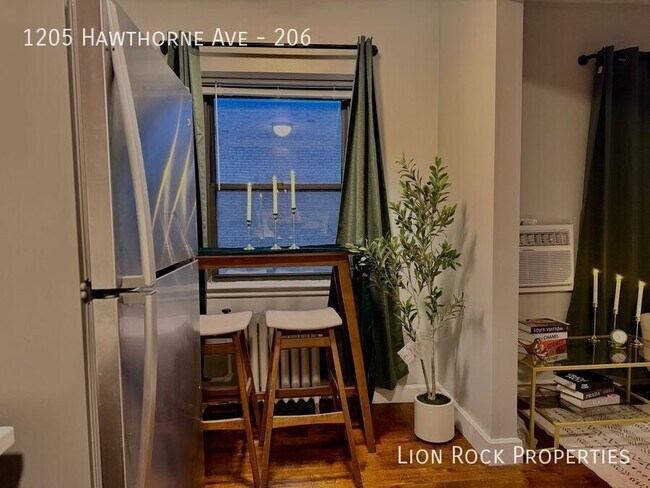 Building Photo - 1205 Hawthorne Ave