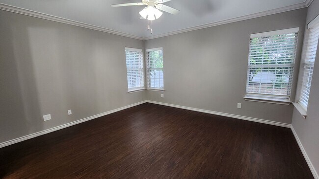 Building Photo - 3817 Yellowstone Pl