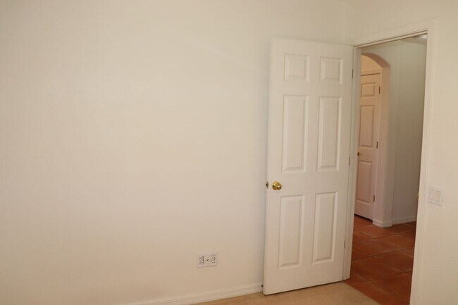 Building Photo - East Side 3 Bed 2 Bath Energy Efficient Pulte Home