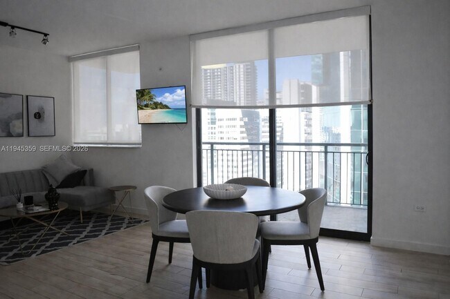 Building Photo - 999 SW 1st Ave