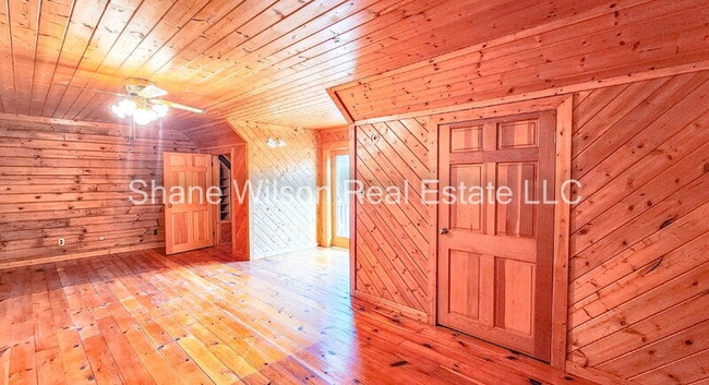 Building Photo - 218 Sugar Hollow Rd