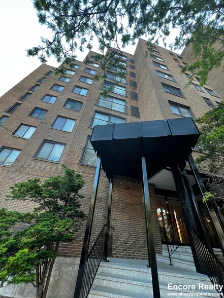 Building Photo - 1247 Beacon St