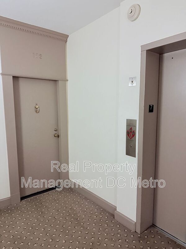 Building Photo - 1316 New Hampshire Ave NW