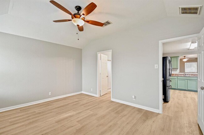 Building Photo - 1030 Birdsong Ln
