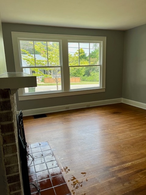 Living room - 301 W Doyle St