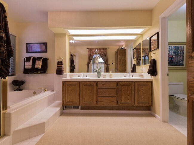 Building Photo - 4 br, 2.5 bath House - 104 Woodranch Circle