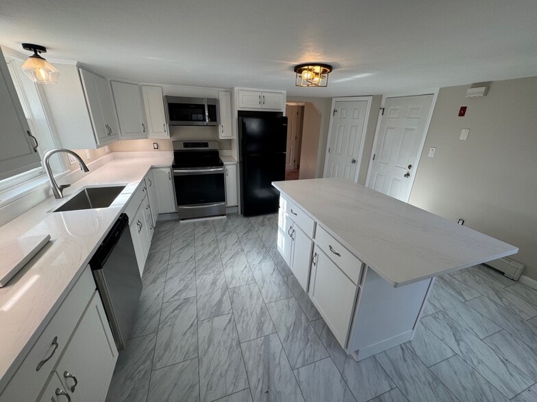 Building Photo - 456 Mattakeesett St