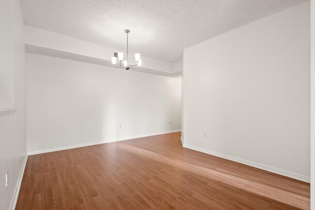 Building Photo - 6960 SW 39th St