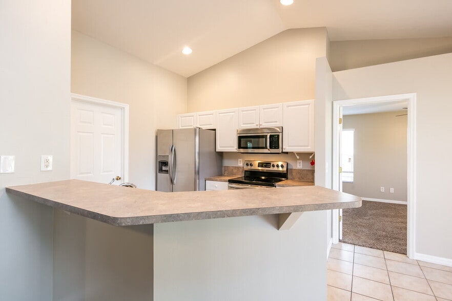 Building Photo - 3013 SW 4th Pl