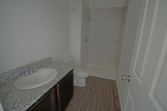 Building Photo - Newer Three Bedroom, Two Bath, Two Car Gar...