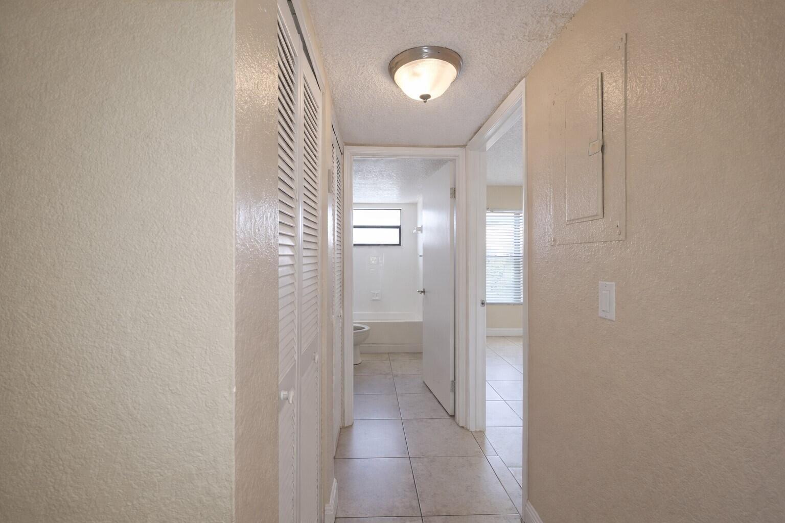 Building Photo - 1542 Lake Crystal Dr