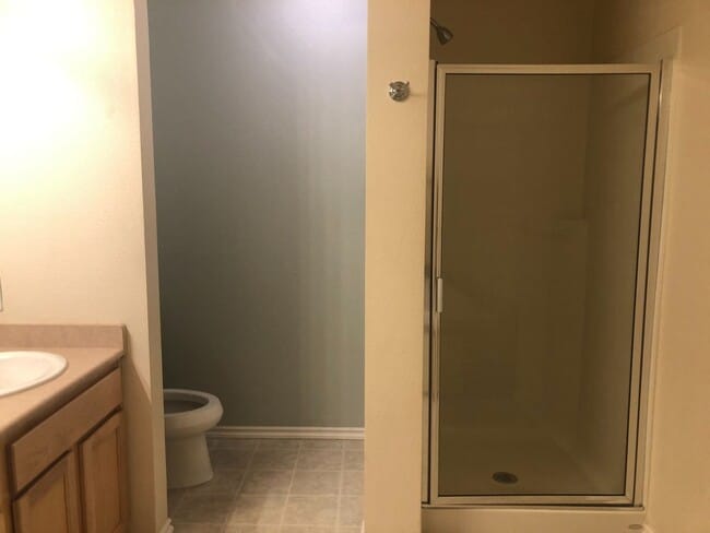 Building Photo - 2 Bedroom, 2 Bathroom Condo with Convenien...