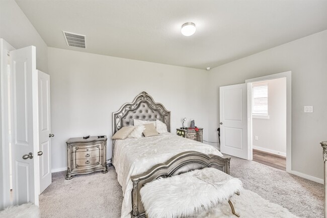 Building Photo - 15775 Cairnwell Bend Dr