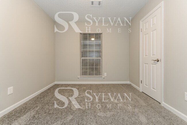 Building Photo - Lovely 3BR 1BA Home