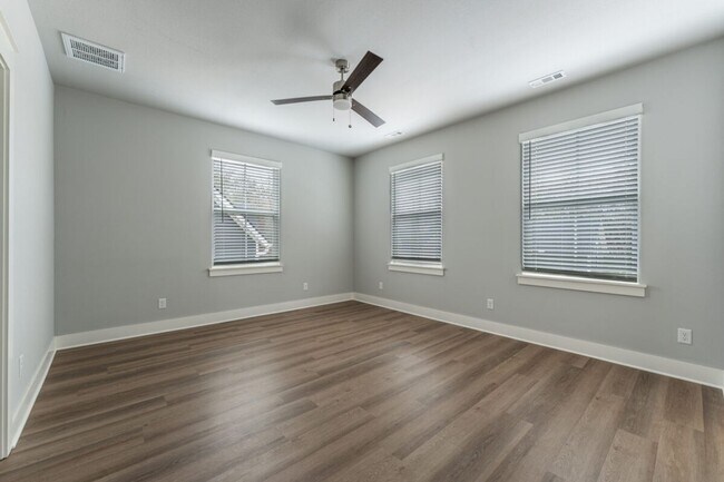 Building Photo - Beautiful New Home