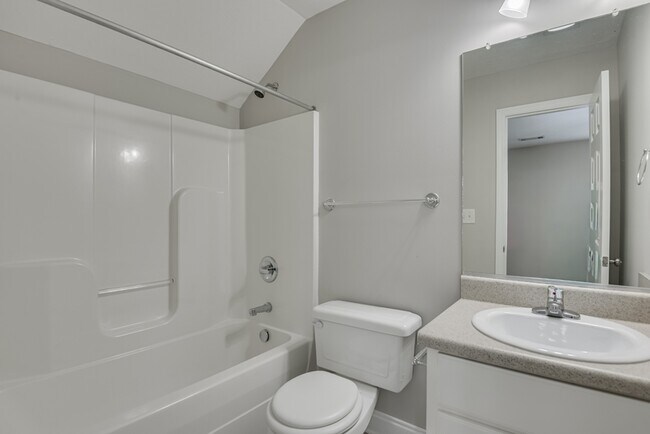 Building Photo - 2037 Dundee Way