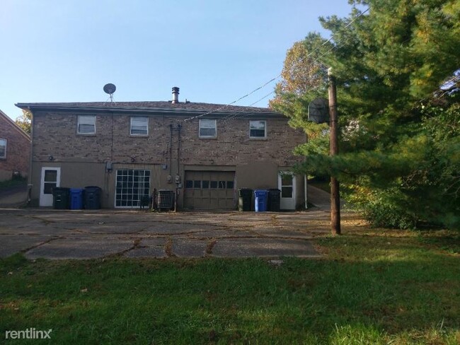 Building Photo - 429 Whispering Hills Dr