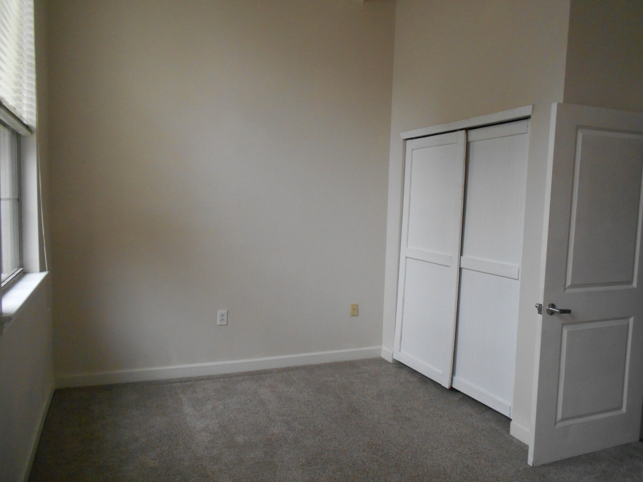 Bedroom - 735 Washington St