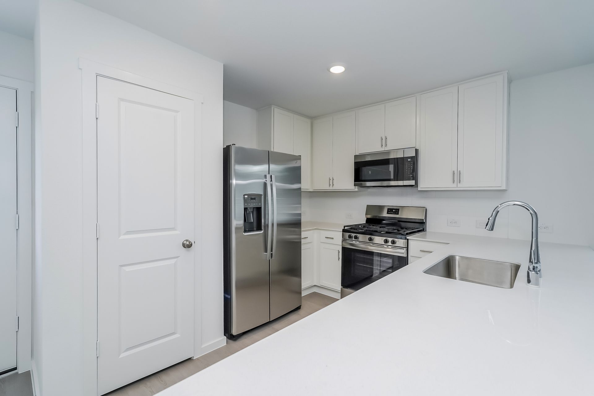 Building Photo - 2736 River Knl Ln
