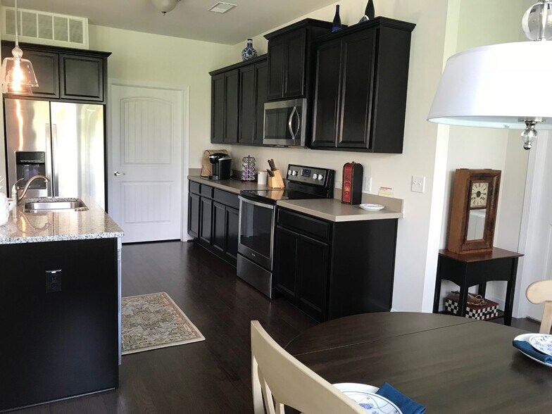 Building Photo - 690 Whitetail Dr