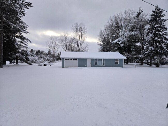 Building Photo - N2287 Memorial Dr