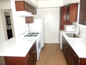 Building Photo - 2 Bed, 1 Bath in Highly Desired North Park!