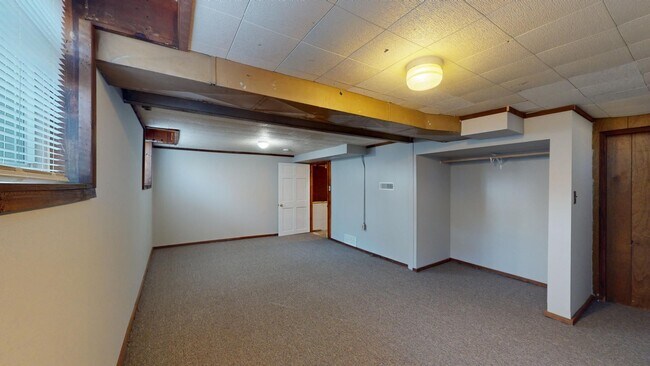 Building Photo - AVAILABLE AUGUST 1st! Spacious 4 Bedroom House Near Campus!