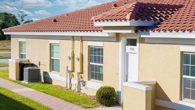 Building Photo - 1736 Pacific Rd