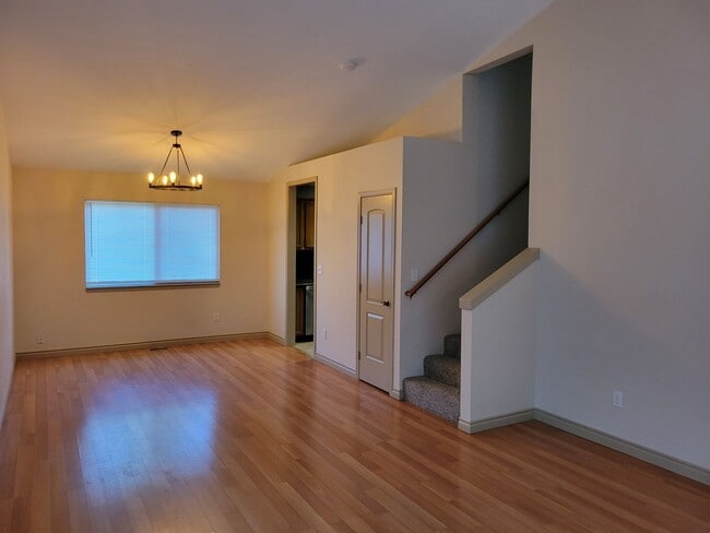 Building Photo - Updated House in NE Salem - Fenced Yard - Pet Friendly