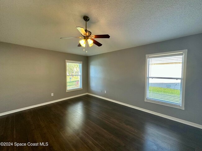 Building Photo - 2461 Stratford Pointe Dr