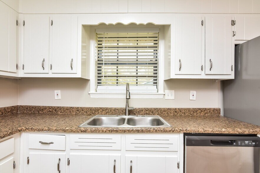 Building Photo - 6682 Cameron Rd