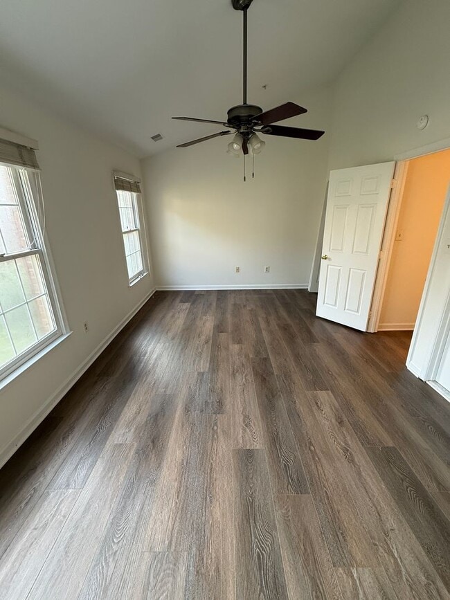 Building Photo - Beautiful 3 bed/3.5 Bath in ideal location!
