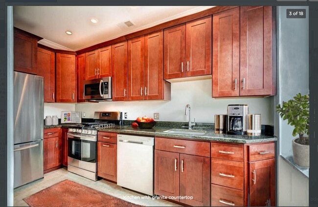 Building Photo - 708 Park Ave