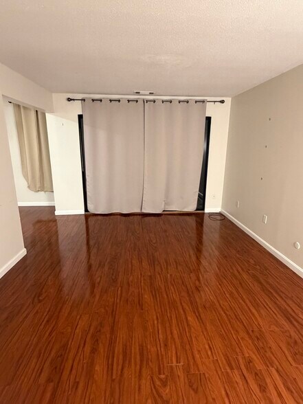 Building Photo - 66 Shrewsbury Green Dr