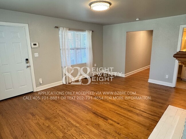 Building Photo - Updated 2 Bed/1.5 Bath Historic Property L...