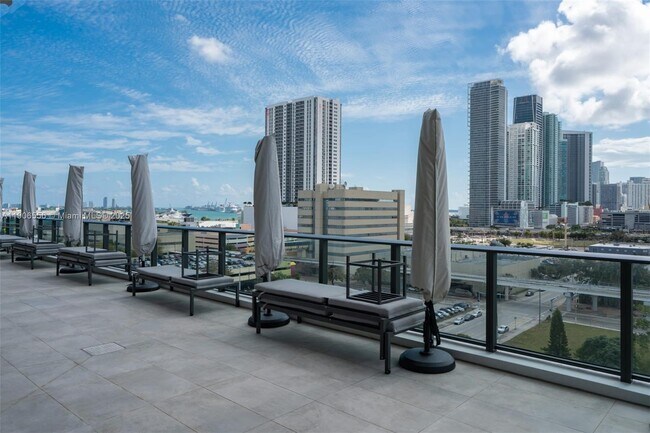 Building Photo - 1600 NE 1st Ave