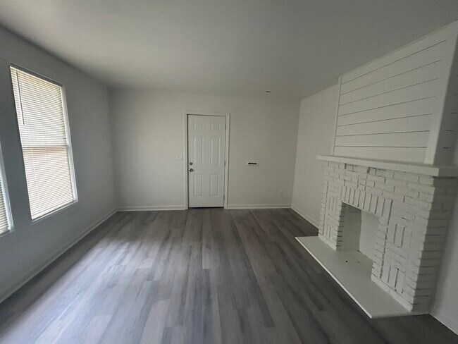 Building Photo - 507 Marianna St