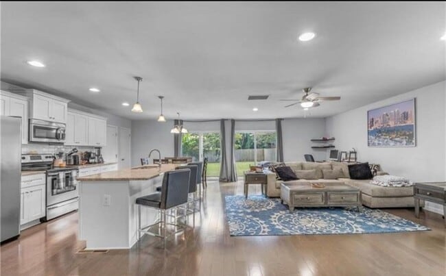 Building Photo - Bayview Beach Single Family Home