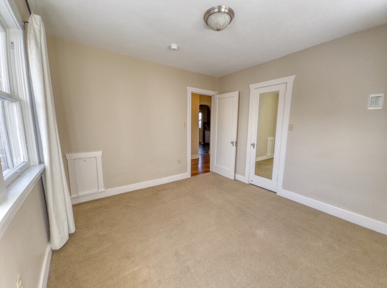 Building Photo - 483 E 8th Ave