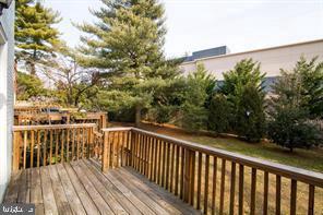 Building Photo - 6747 Kenwood Forest Ln