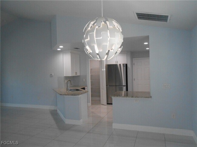 Building Photo - 601 Clayton Ave